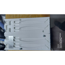 Форма з каменю схожа на Westin ShadTeez Slim 4"